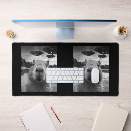 UFOとおもしろいグラフィックCapybara Selfie風変わり デスクマット (オフィス1)