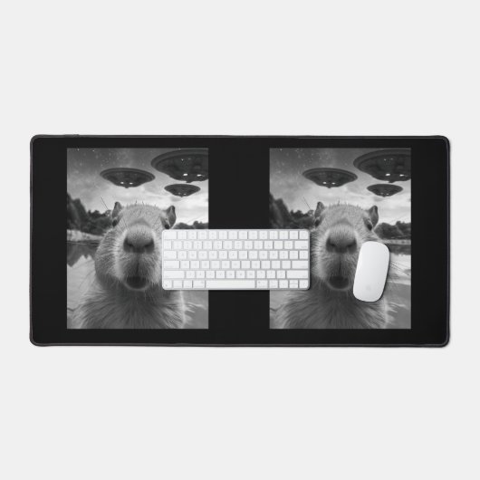 UFOとおもしろいグラフィックCapybara Selfie風変わり デスクマット (キーボード&マウス)