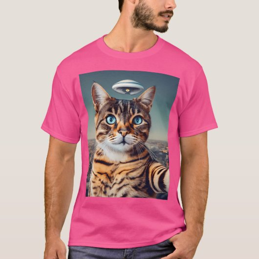 Ufoとの猫の自撮り Tシャツ (正面)