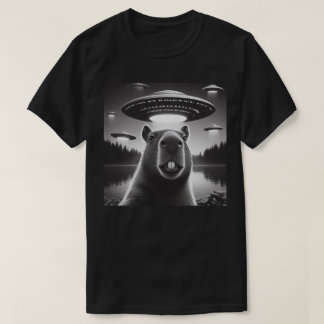 UFOとのCapybara selfie Tシャツ