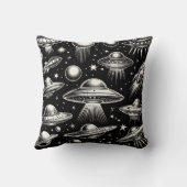 UFOとソー飛んでいるサーSci Fi装飾用クッション クッション (裏面)