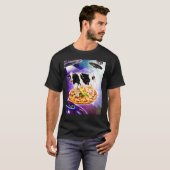 UFOと宇宙でピザに乗る牛 Tシャツ (正面フル)