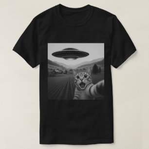 UFOと宇宙船と猫の面白自撮り Tシャツ
