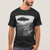 UFOと宇宙船と猫の面白自撮り Tシャツ (正面)