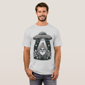 UFOと庭のノーム - 変わった楽しいエイリアンとの遭遇 Tシャツ (正面フル)