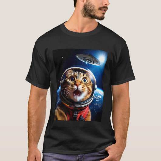 UFOと自撮りする猫 宇宙人ギャグ グラフィック Tシャツ (正面)