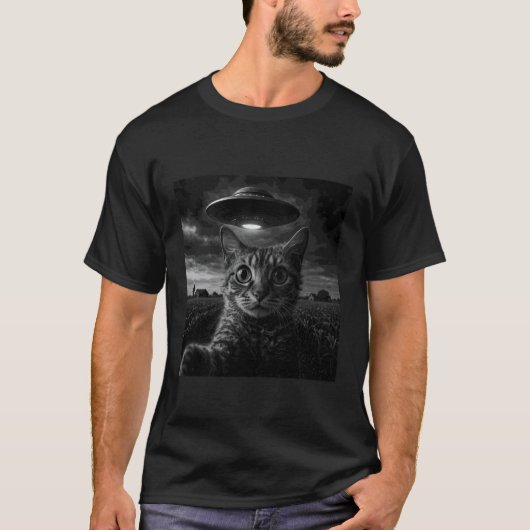 UFOと自撮りするLaPerm Tシャツ (正面)