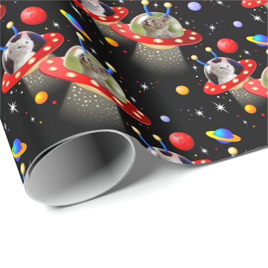 UFOのヒップソースに入った猫と子飛んでいる猫 ラッピングペーパー (ロールコーナー)