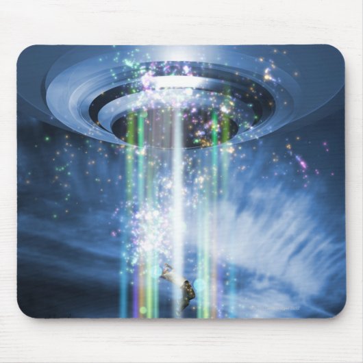 UFOは人間を誘拐しながら地球の上でホバリング。 マウスパッド (正面)