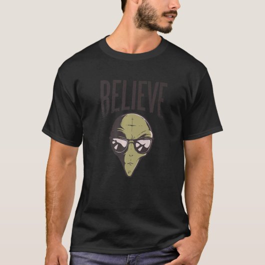 Ufoエイリアン飛んでいるソーサーエイリアン宇宙船ファン Tシャツ (正面)