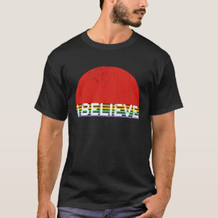 UFOエリア51信じレトロサンセットエイリアン奪取 Tシャツ