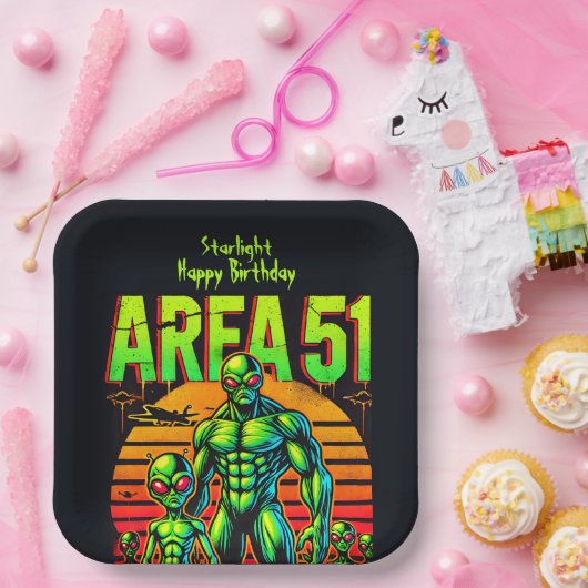 UFO白熱［赤熱］光を放つが領域51を越えて現れる ペーパープレート (パーティー)