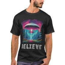 UFO -エイリアン-飛んでいるソーサー信じ- Tシャツ