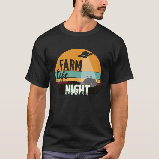 UFO Work Farm Life at Night Farming Tractor Farmer Tシャツ (正面)