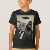 Ufosおもしろいエイリアンでトランプビッグフット自撮風変わり影 Tシャツ (正面)