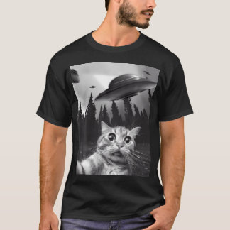 Ufosおもしろい猫の自撮り Tシャツ