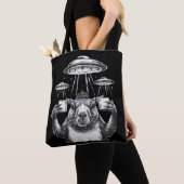 UFOs おもしろい Capybara UFOsユ風変わりーモア トートバッグ (クローズアップ)