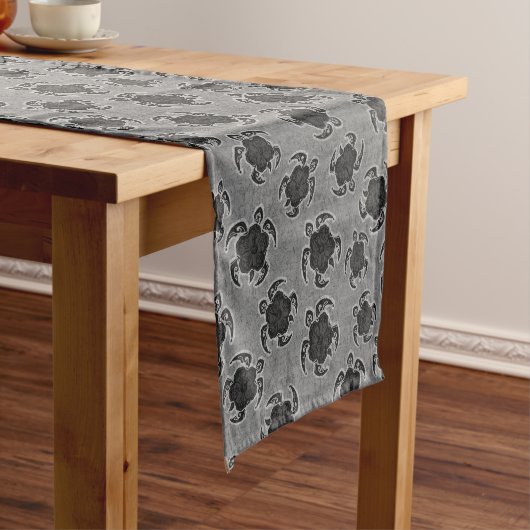 Uhane Honuのハイビスカスのろうけつ染めのハワイアンのカメ ショートテーブルランナー (インサイチュ)