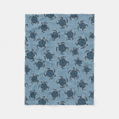 Uhane Honuのハイビスカスのろうけつ染めのハワイアンのカメ フリースブランケット (正面)