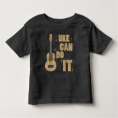 UkeleleのしゃれUkeはおもしろいなプレーヤーのハワイアンそれをすることができます トドラーTシャツ (正面)