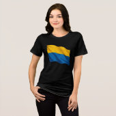Ukrainian flag waving in the wind.  トライブレンドＴシャツ (正面全面)