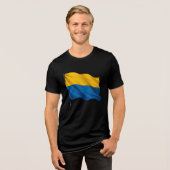 Ukrainian flag waving in the wind. トライブレンドTシャツ (正面全面)