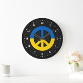 Ukrainian peace sign on a black background ラージ壁時計 (ホーム)