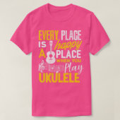 Ukulele Gift Every Place Happy When You Play Ukule Tシャツ (デザイン正面)