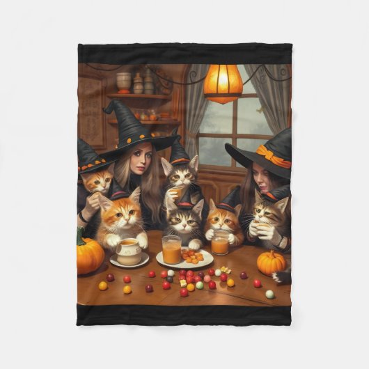 Ultimate Quirky Halloween Witch Café – Cats Chaos フリースブランケット (正面)