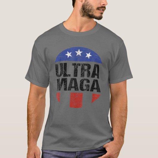 Ultra Maga Funny American Flag Lover Tシャツ (正面)