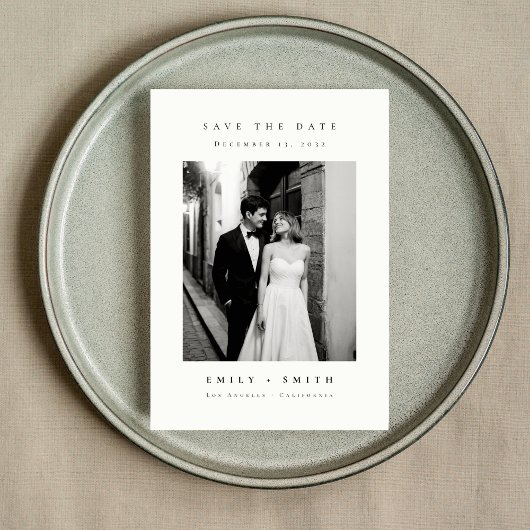 Ultra Minimalistの結婚写真予算 セーブザデート