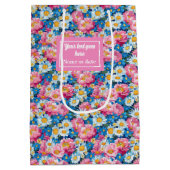 Ultra modern magenta pink floral gift bag wrap ミディアムペーパーバッグ (裏面)