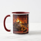 Un chat gris dort paisiblement sur un tapis. マグカップ (左)