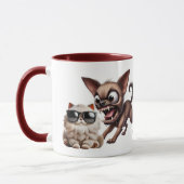  Un chien Chihuahua agresse un chat. マグカップ (左)