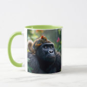 Un écureuil grimpe sur la tête d'un gorille.  マグカップ (左)