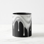 Un effet liquide coulant le long d'un mug. マグカップ (中央)