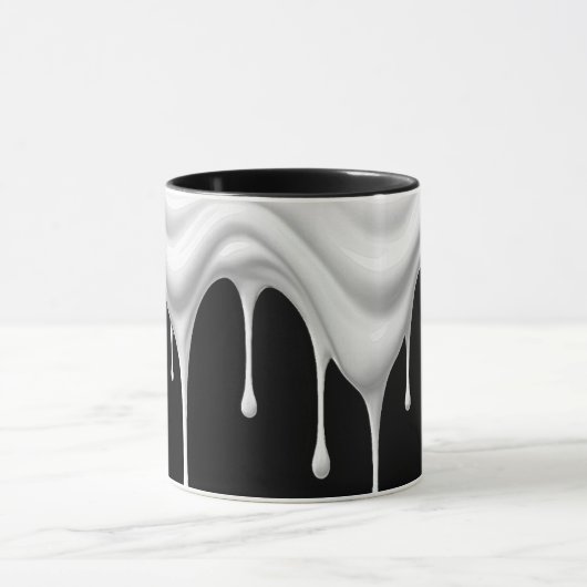 Un effet liquide coulant le long d'un mug. マグカップ (中央)