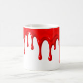 Un liquide rouge vif coule le long d'un mug blanc. コーヒーマグカップ (中央)