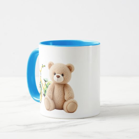 Un ourson en peluche devant un vélo d'enfant. マグカップ (正面左)