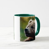 Un portrait d'ourson sur fond flouté. マグカップ (正面右)