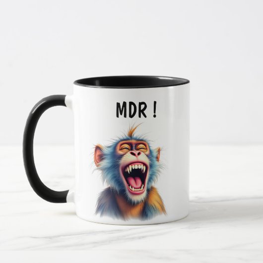 Un singe rigolo mort de rire. マグカップ (左)