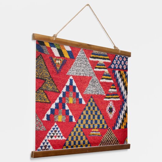 Un tapis mural inspiré du motif du tapis marocain 吊り下げ型タペストリー (傾斜あり)