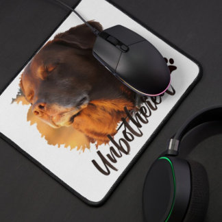 Unbothered Golden Hour Dog – Premium Minimalist マウスパッド