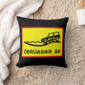 Unbridgedの川、交通標識、アイスランド クッション (ブランケット)