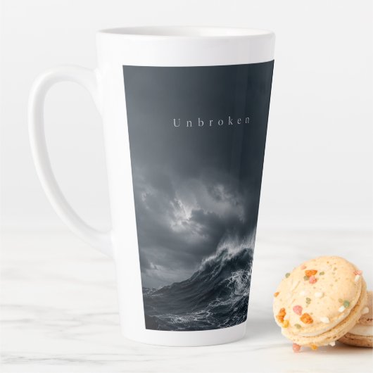 Unbroken - 暗い嵐の海の美学の引用 カフェラテマグ (インサイチュ)