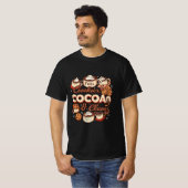 Uncle Fuel: Cookies, Cocoa & Chaos | 楽しいホリデー Tシャツ (正面フル)