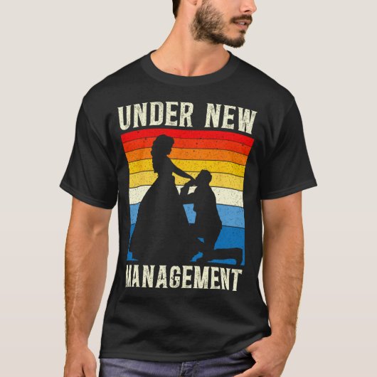 Under New Management Groom Wedding Bachelor Party  Tシャツ (正面)