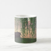 "Under the Willows"の画像が入った11オンスマグ コーヒーマグカップ (中央)
