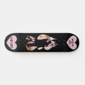 Under Umbrella: Romantic Couple Kissing in Rain スケートボード (横)