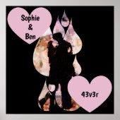 Under Umbrella: Romantic Couple Kissing in Rain ポスター (正面)